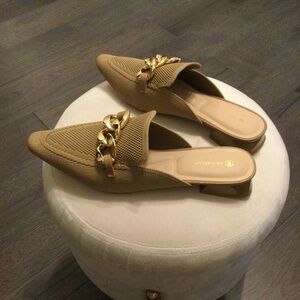 Beige mules kitten heels, NIB, size 8.5